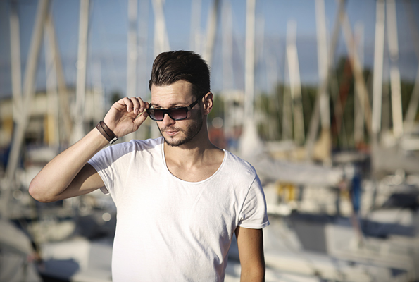 Mann Model Sonnenbrille maritim Segelboote cool